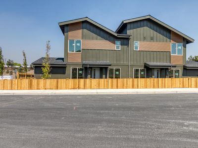 896 SE Aquila Dr