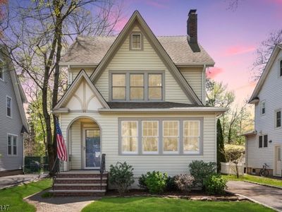 38 W Holly St
