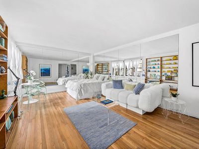 60 E 9th St APT 435