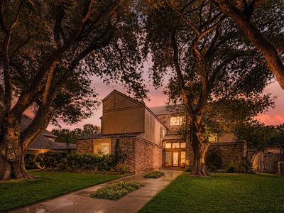 715 Dominion Dr