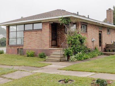 802 Palms Ave