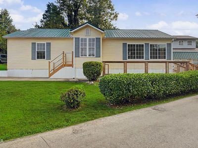 602 Whistling Swan St