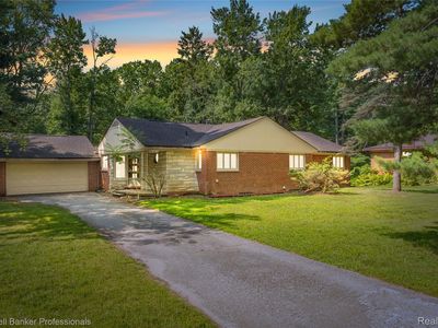 23161 Valley View Dr