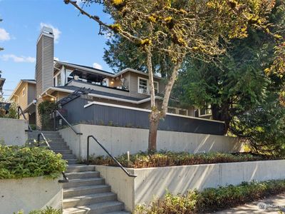 5952 Fauntleroy Way SW