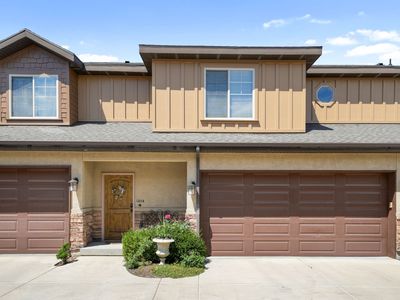 1454 E Tuscan Oak Way