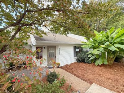 3520 Heathrow Dr
