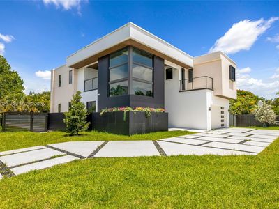 750 NE 16th Ave