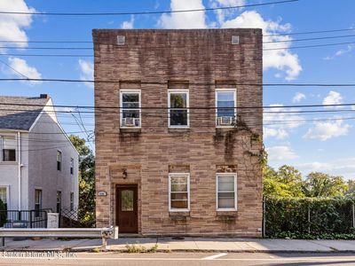 493 Van Duzer St