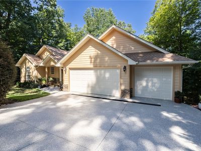 227 Pineneedle Dr