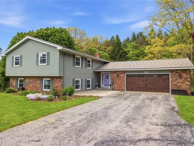 Property at 10074 Creek Rd, Pavilion, NY