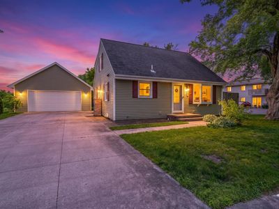 1932 S Maplecrest Dr