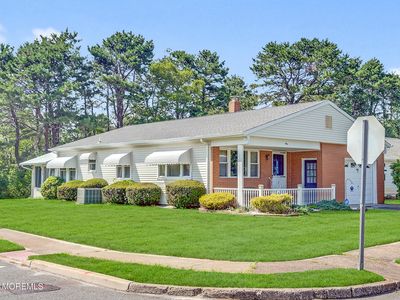 1 Selkirk Avenue