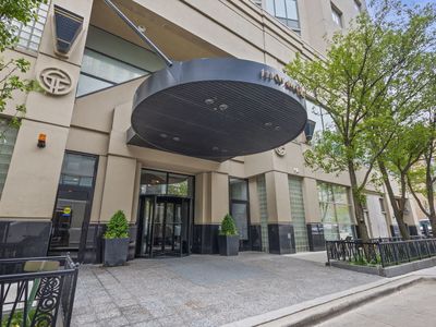 111 W Maple St APT 1807