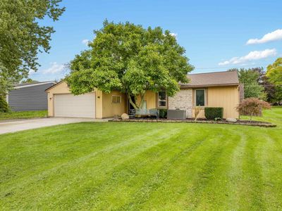 Property at 1305 Culbertson Ct, Auburn, IN