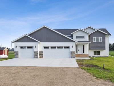 Property at 300 Prairie Dr N, Hankinson, ND