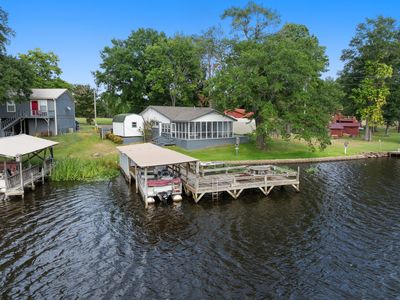1068 Lakeside Dr