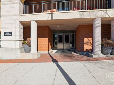 250 W Broad Street #405