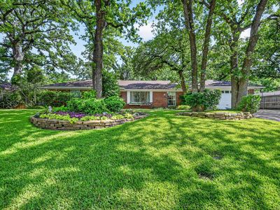 2214 Ravinia Dr