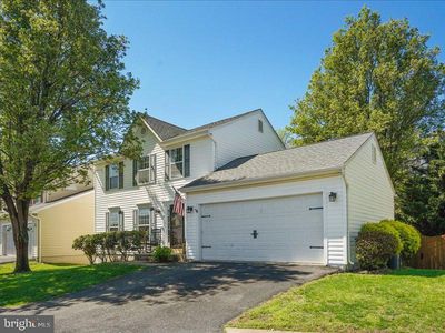 8 Lakeside Dr