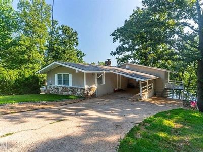 111 W Lakeshore Dr