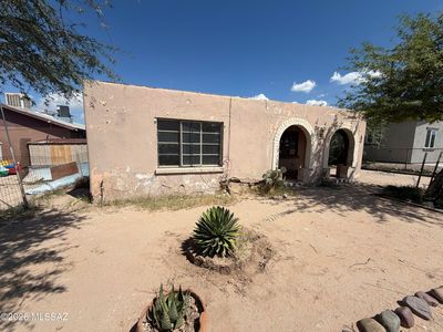 712 W Calle Adelanto