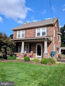 559 E Main St