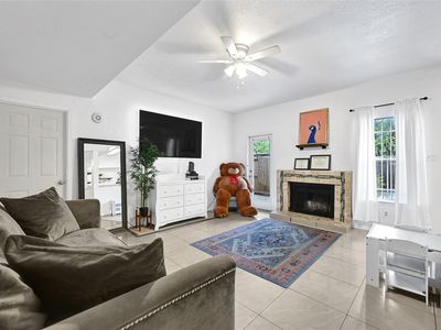 2011 Spenwick Dr APT 415