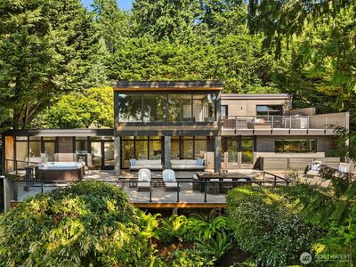 899 NW Elford Drive