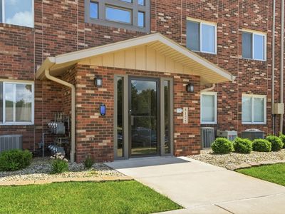 8125 Lake Shore Dr APT 3