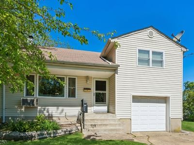 844 Lakeshore Dr