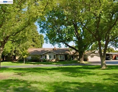 200 Greenwich Ln