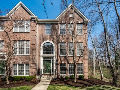 8635 Meridian Square Dr