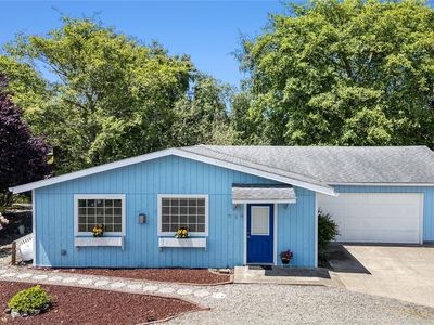313 Sid Snyder Drive E