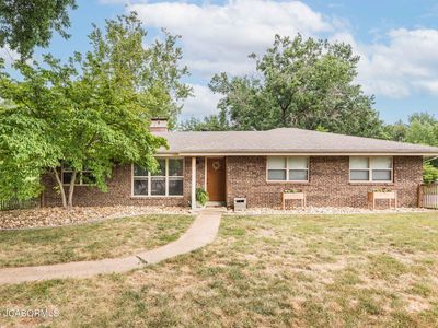 211 Eastwood Dr