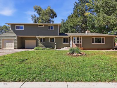 1123 N Navajo Dr