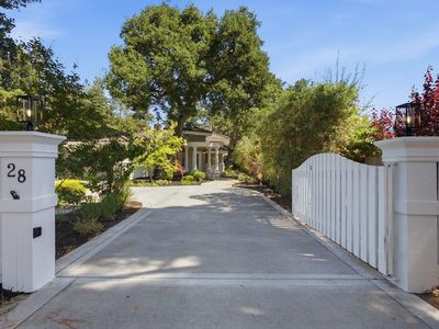 28 Holbrook Ln