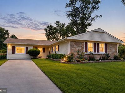 15711 Paramont Ln