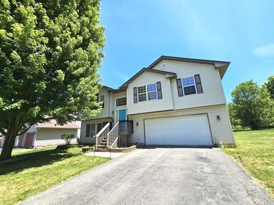 407 Staffordshire Dr NE