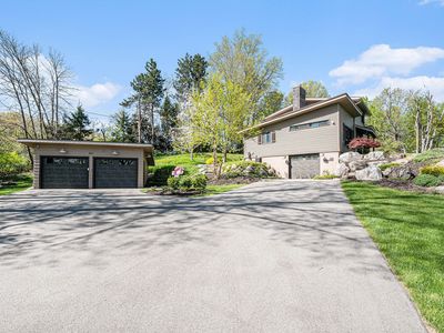 821 Grand River Dr NE