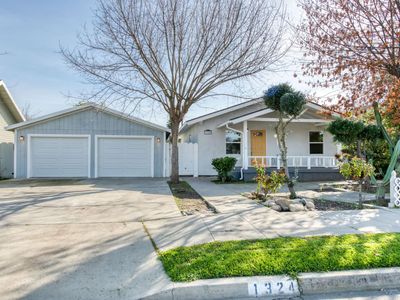 Property at 1324 Union St, Kingsburg, CA