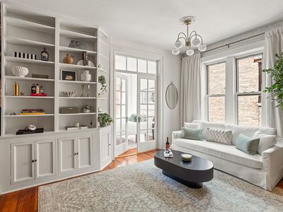 210 E 17th St APT 5C