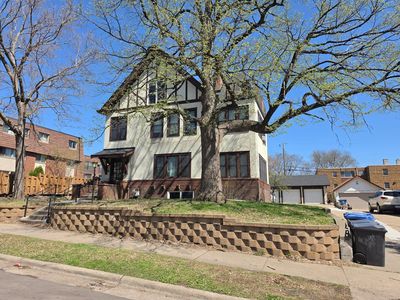 2017 Grand Ave S