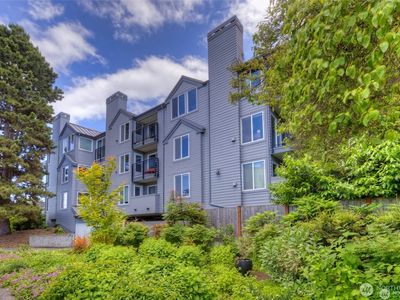 5901 Phinney Avenue N #103