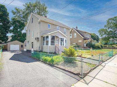 64 Ridgewood Ave