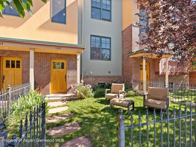 1017 Main St