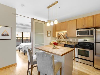 15 Franklin Ave E #208