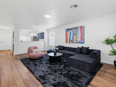 114 Loryn Dr
