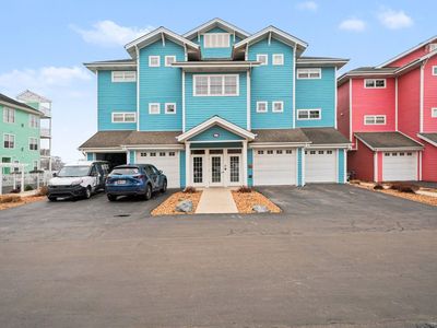 13246 E Lake Shore Dr #202