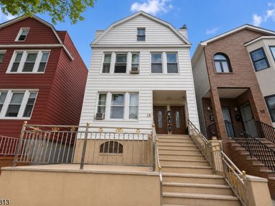 18 Stevens Ave