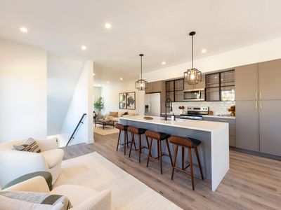 880 E Rowley Dr #102